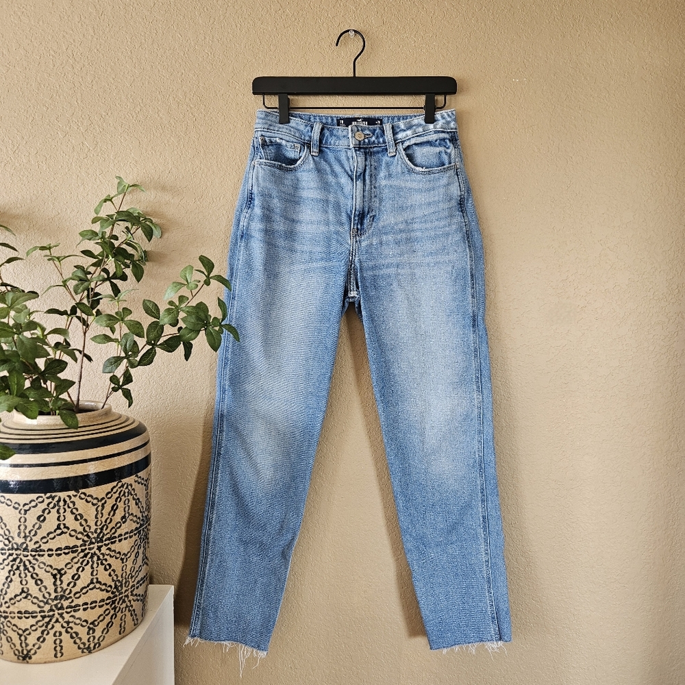 Hollister Ultra High Rise Mom Jean, 28W | Light Wash